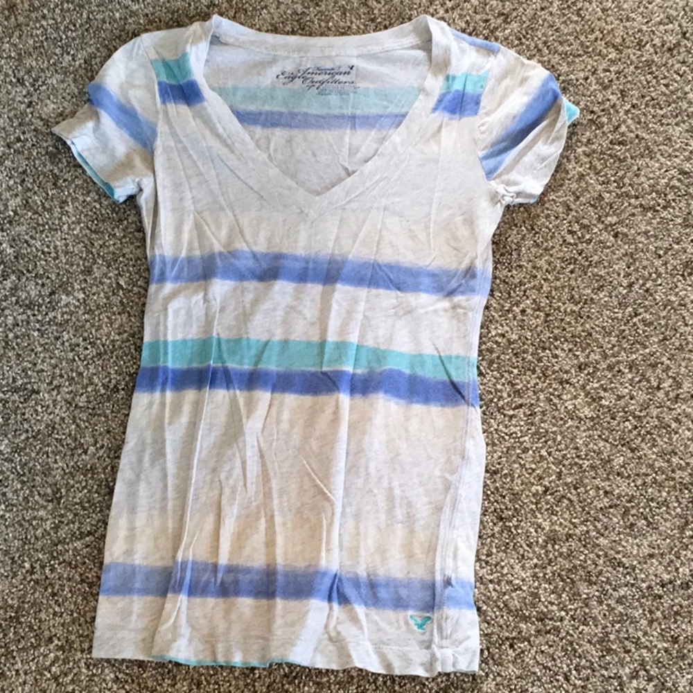 American eagle v neck T-shirt